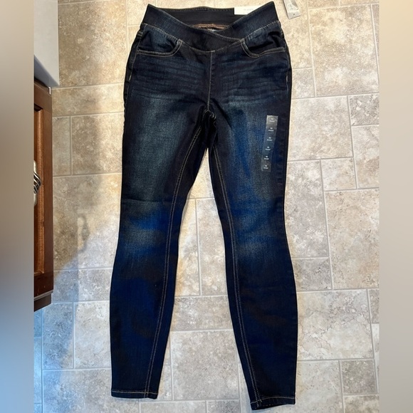Maurices Denim - NWT Maurice’s jeans jeggings XS extra-small short
Pull on new